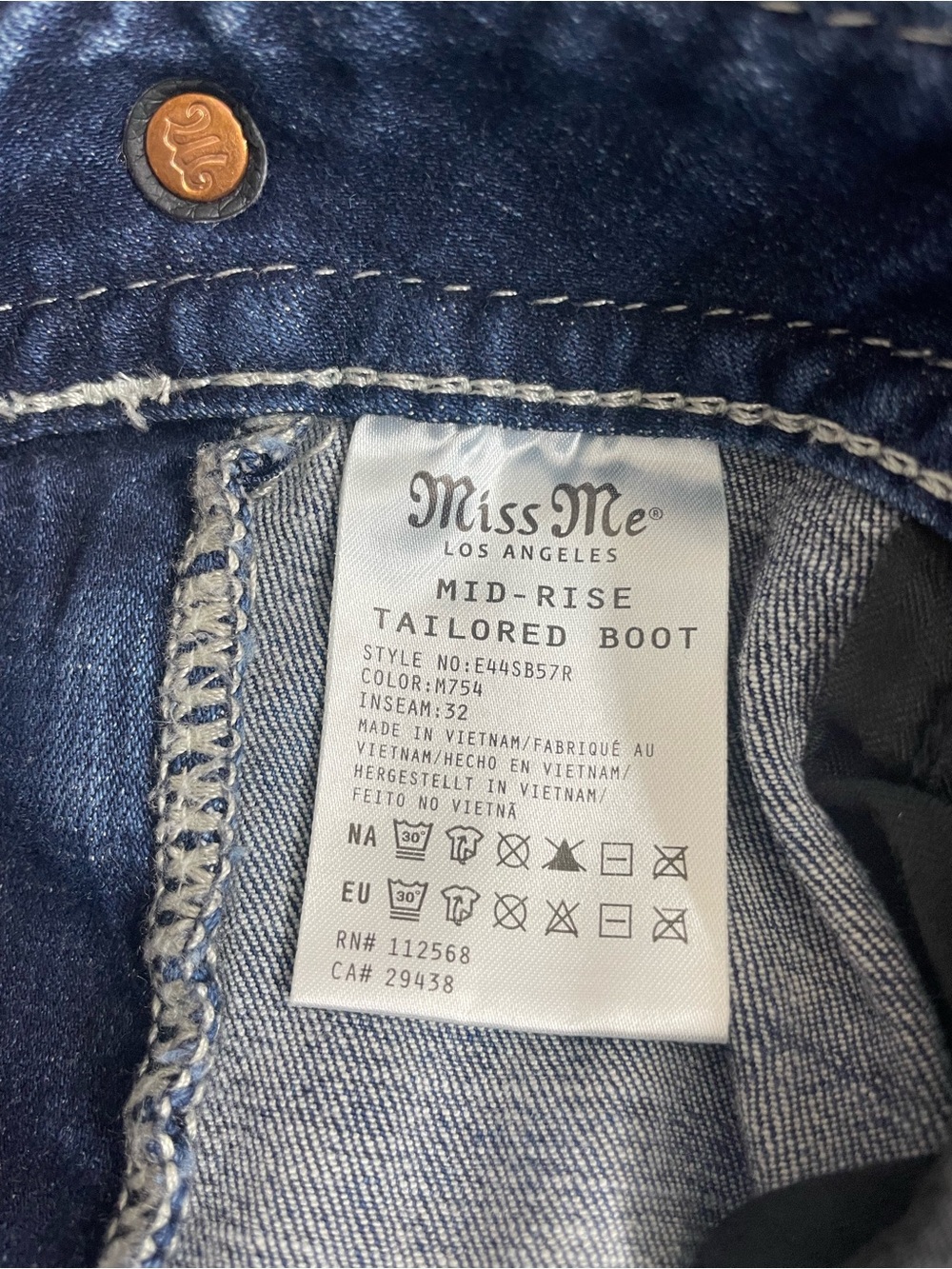 Miss Me Women’s Light Blue Mid-Rise Tailored Boot Jeans Size 30 - Picture 12 of 16